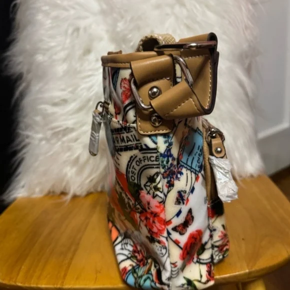 Giani Bernini  New Without Tags.Chic Postcard Print Crossbody Bag - Picture 5 of 9